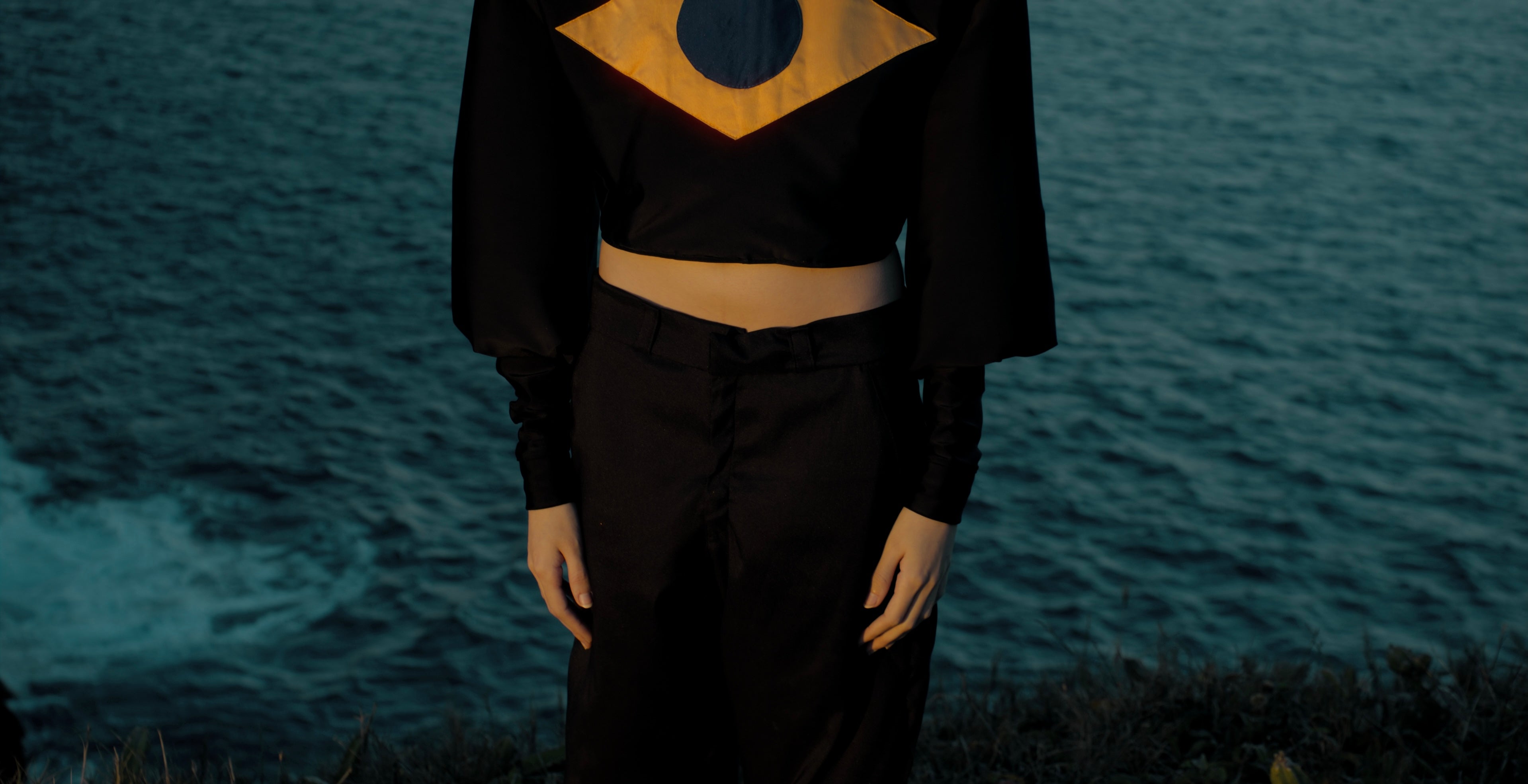 AKRAZA BRAZIL HIGH-NECK CROP TOP